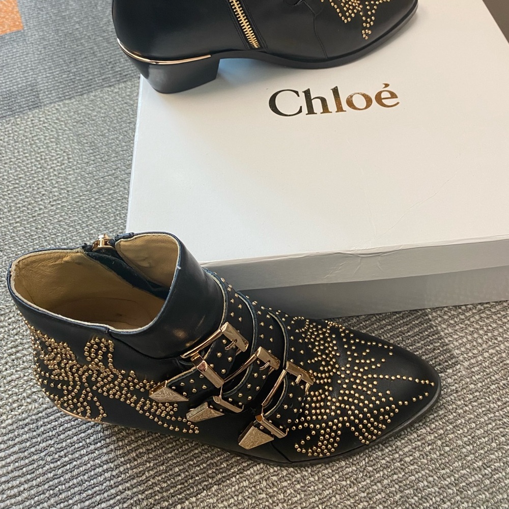 Chloe decorated Susanna booties.